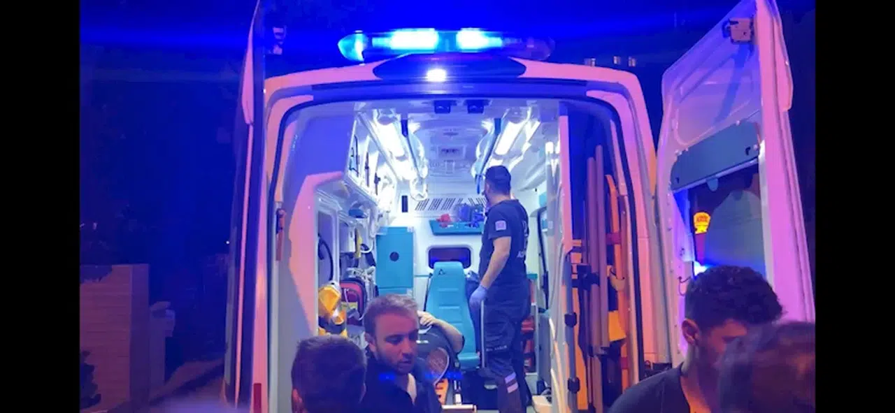 İstanbul-Kadıköy’de restoranın asma tavanı çöktü 