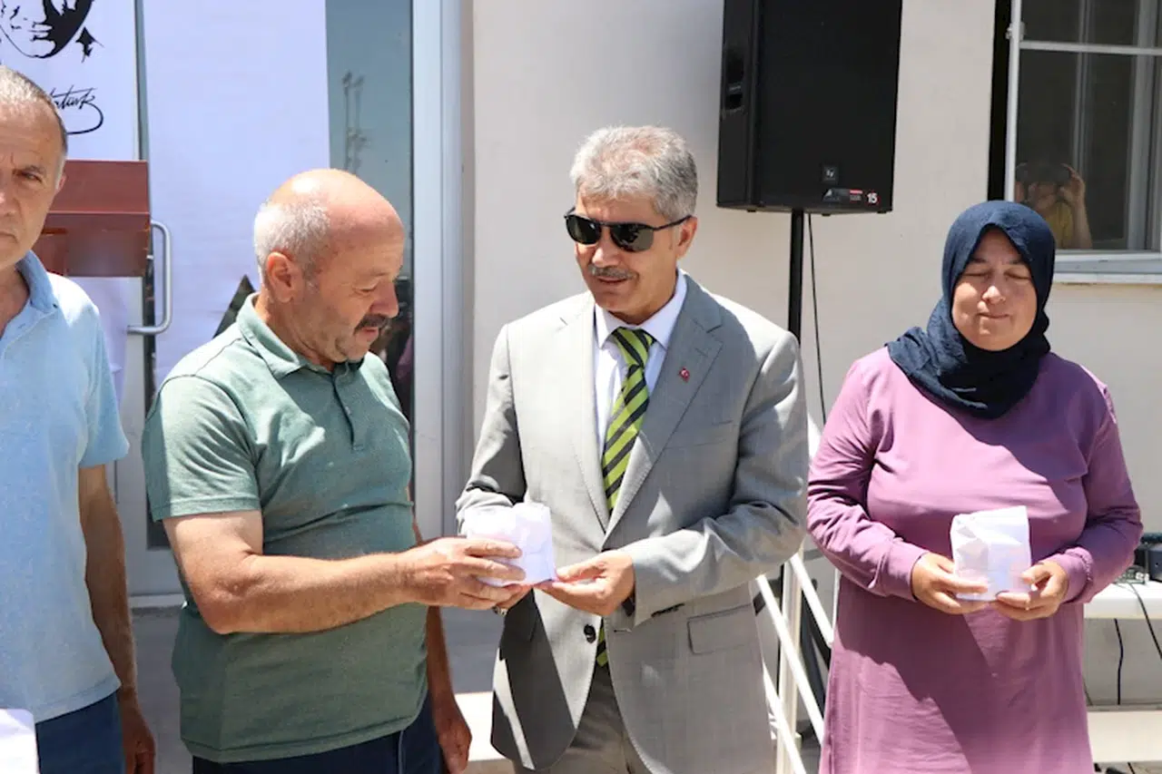 Niğde'de 10 üreticiye 50 damızlık ana arı dağıtıldı