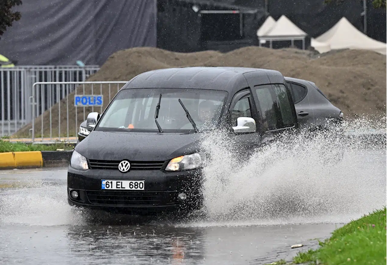 Trabzon'da şiddetli yağış etkili oldu