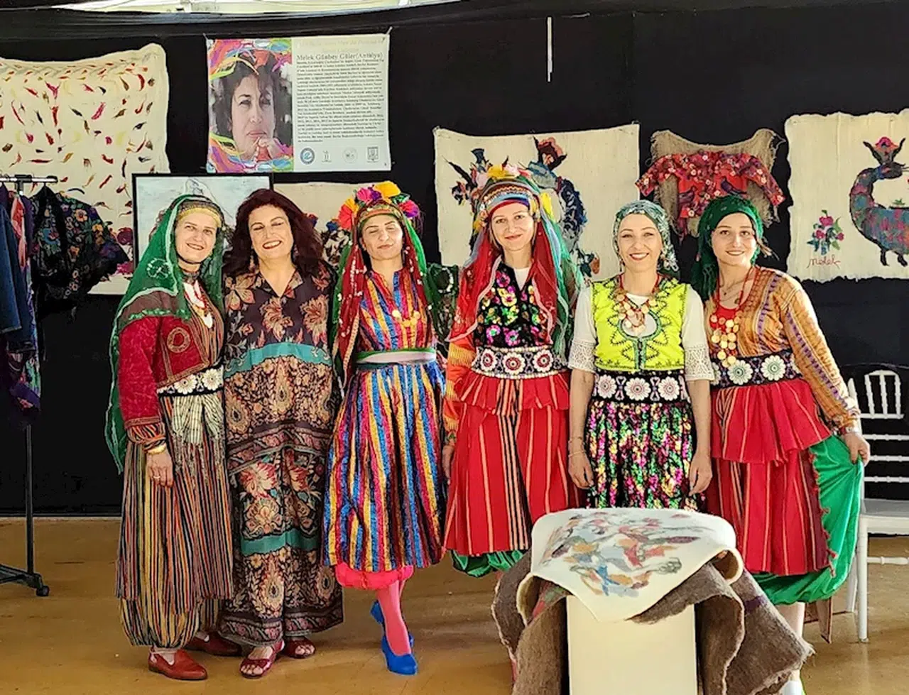 Dünya kıyafetleri Antalya'da 