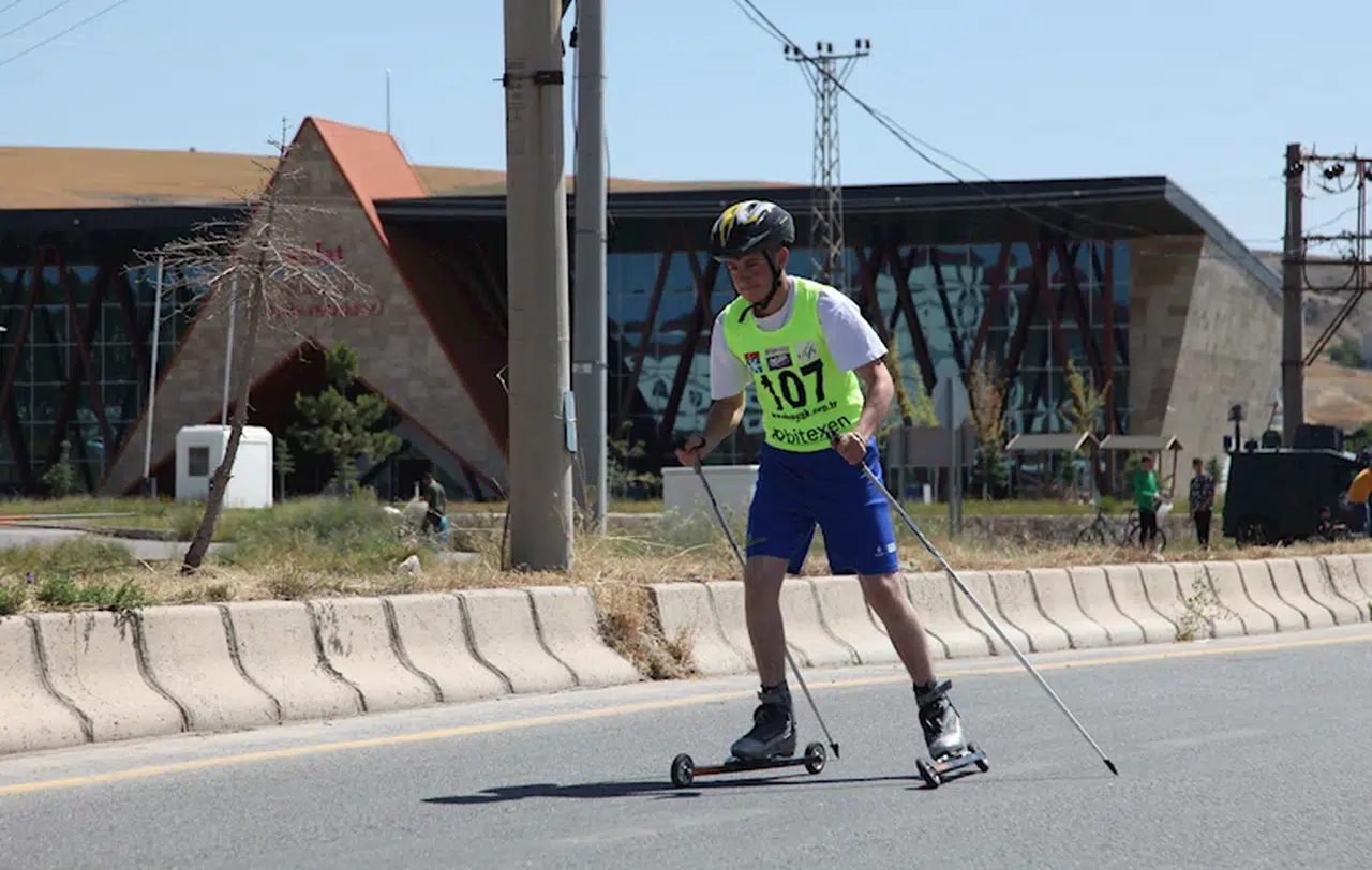 Bitlis, Tekerlekli Kayak Türkiye Şampiyonası'na ev sahipliği yaptı