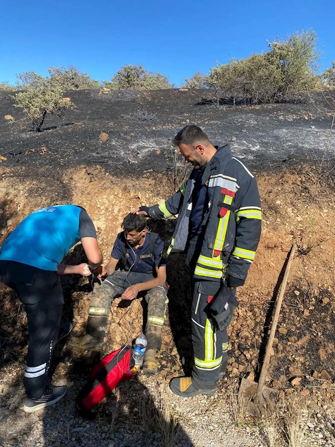 Elazığ’da örtü yangını; 1'i itfaiye personeli 5 kişi dumandan etkilendi