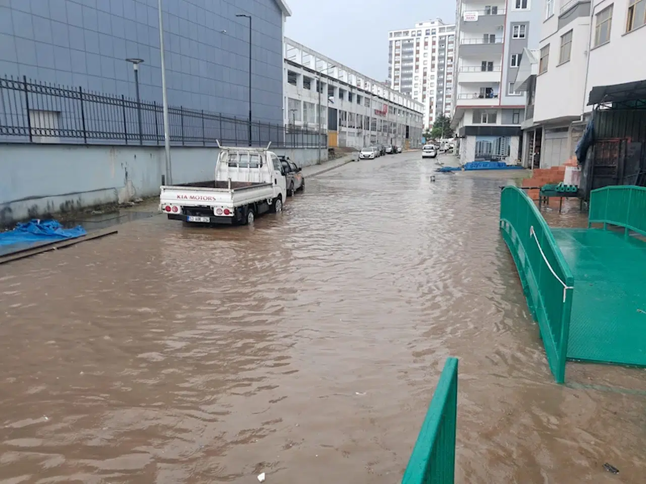 Rize'de sağanak, taşkın ve heyelanlara neden oldu (2)