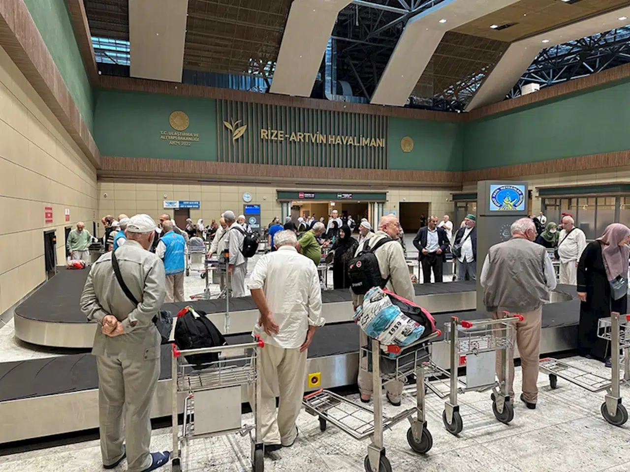 Rize ve Artvin'den hacca giden kafile yurda döndü