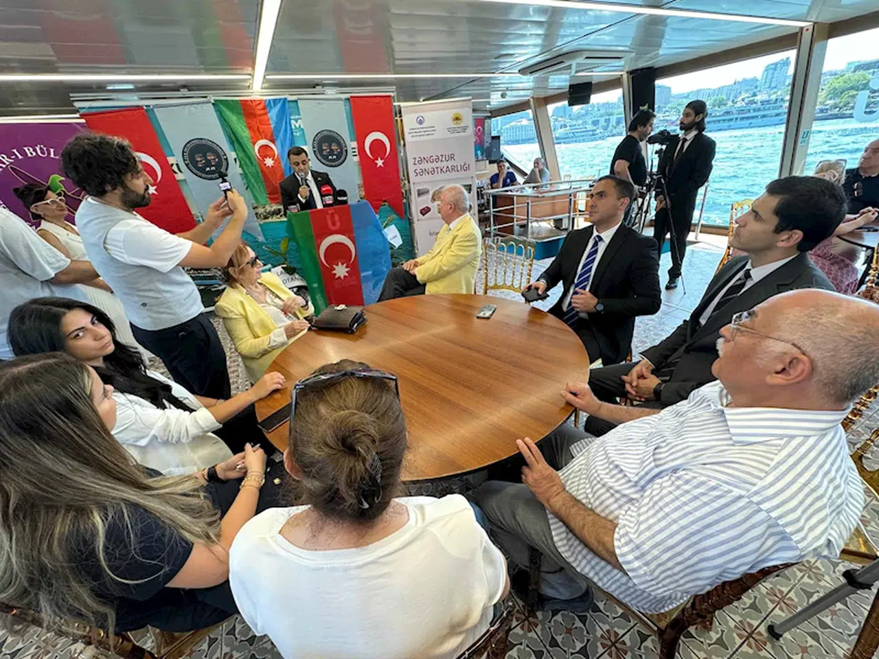 Batı Azerbaycan'daki Zengezur el sanatının göz alıcı eserleri İstanbul'da sergilendi 