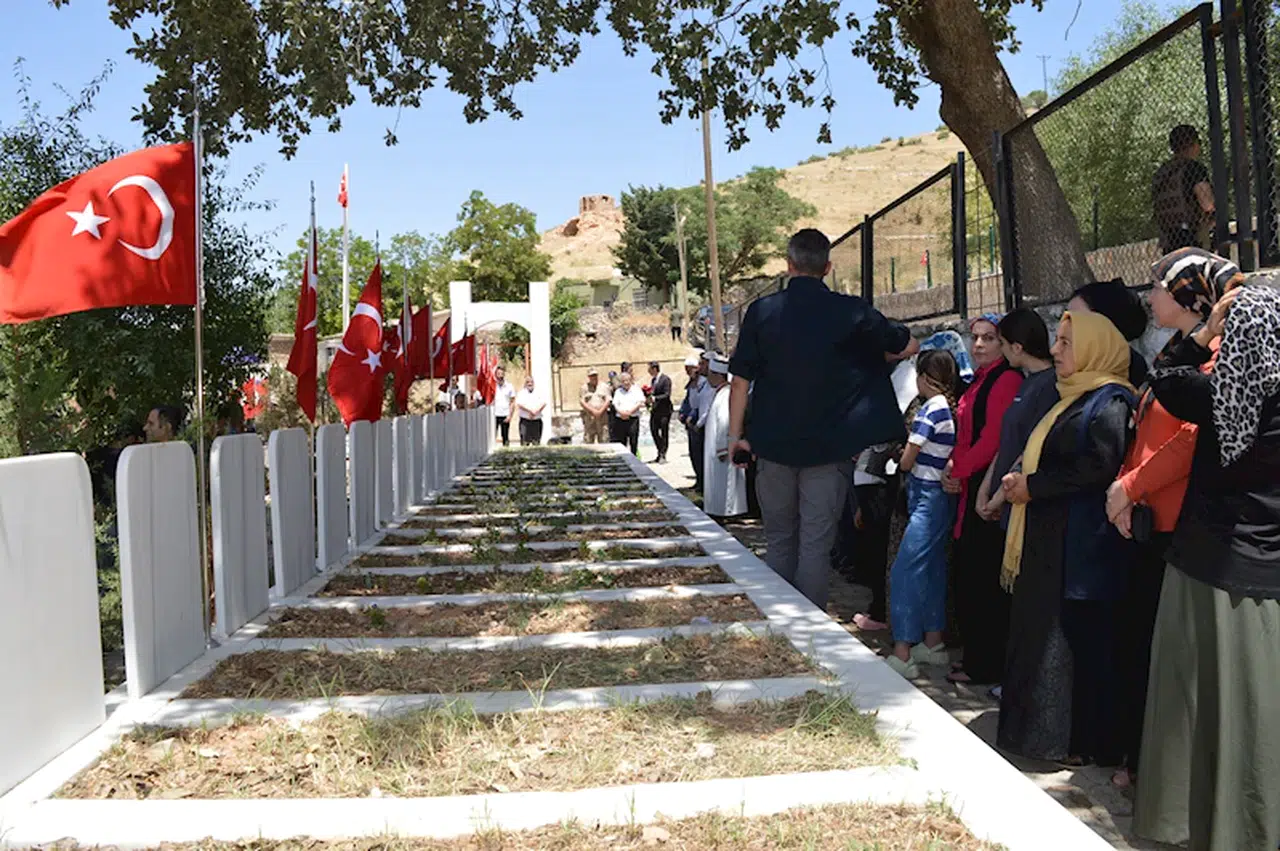 Mardin'de 37 yıl önce PKK'lı teröristlerce katledilen 30 kişi törenle anıldı