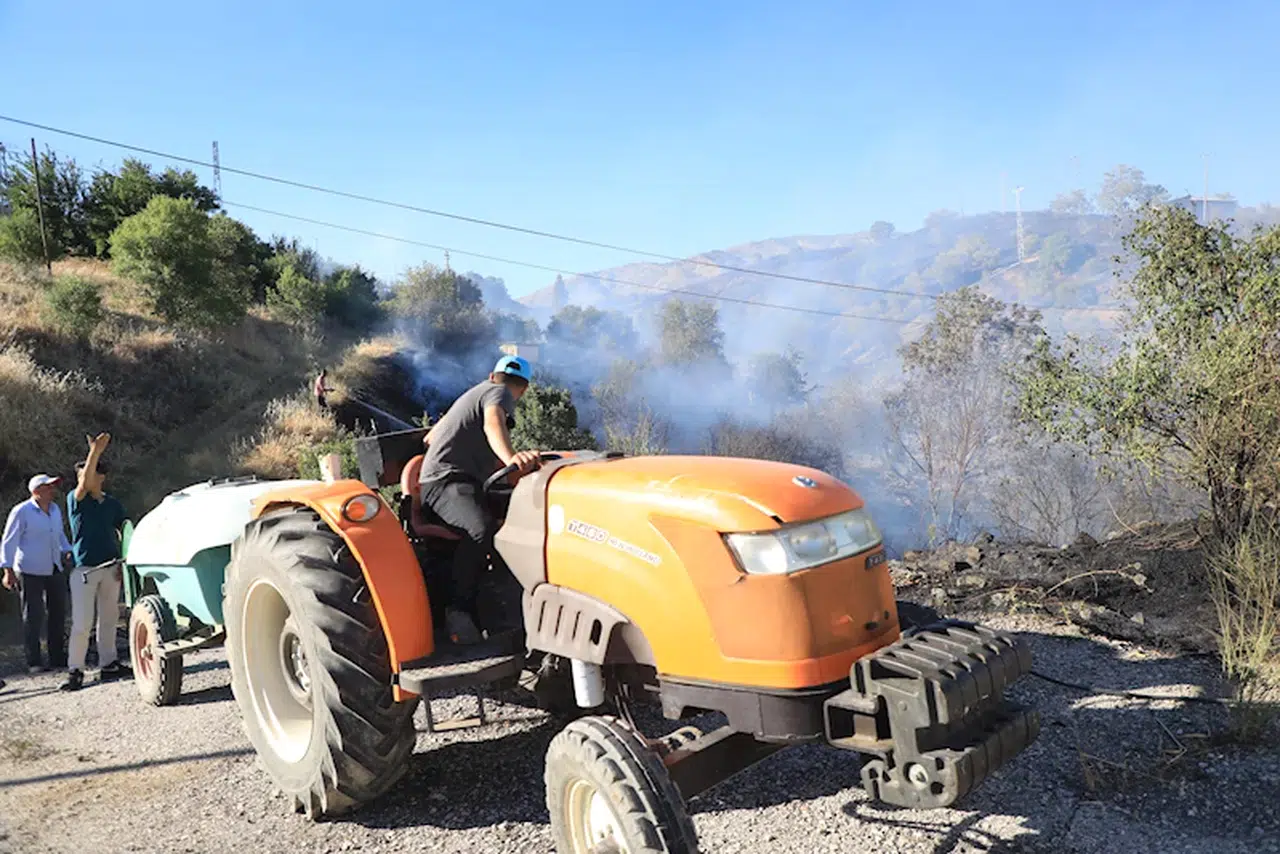 Elazığ'da çıkan örtü yangını kontrol altına alındı