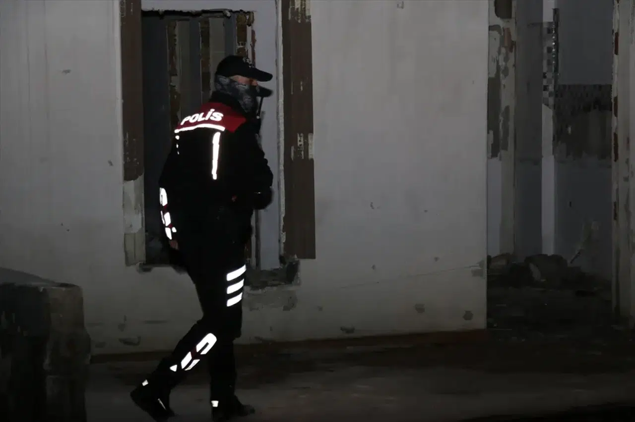 Erzurum'da polis ekipleri göz açtırmıyor