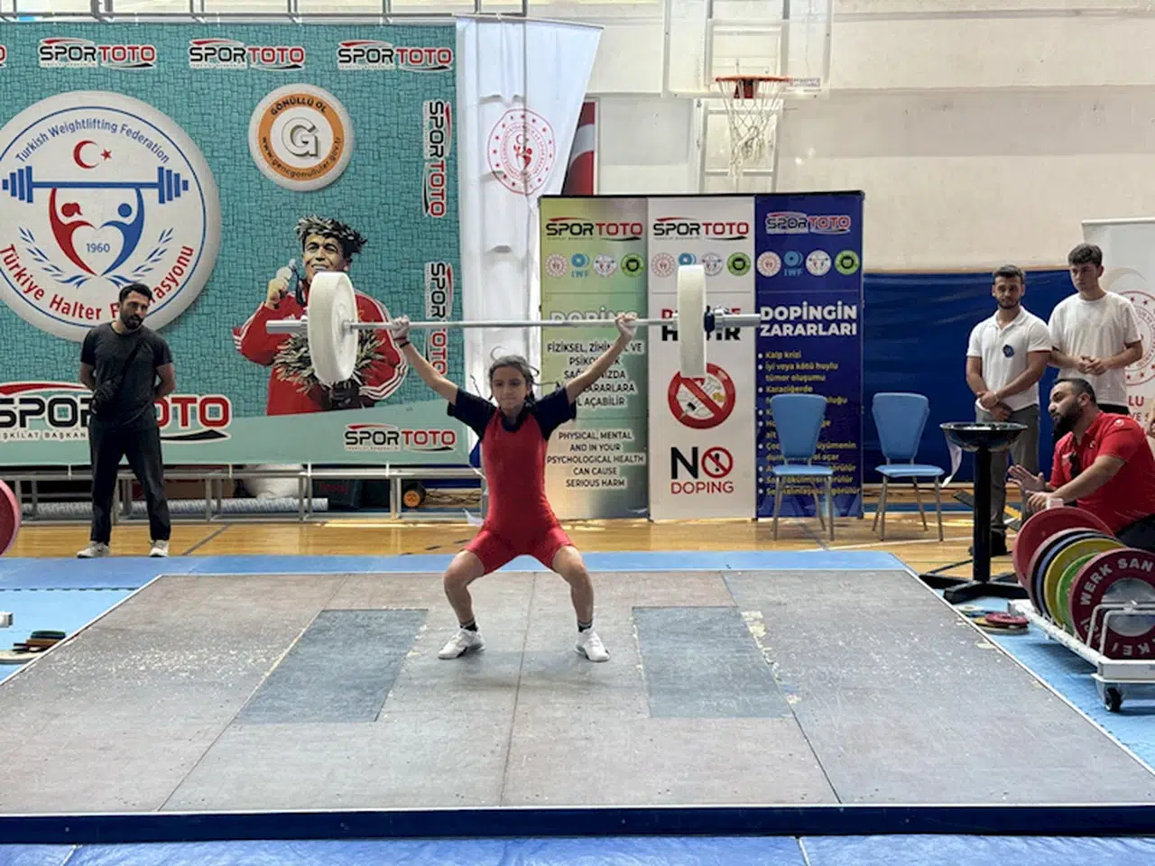 Minikler ve 15 Yaşaltı Ferdi Türkiye Halter Şampiyonası, Bolu'da başladı