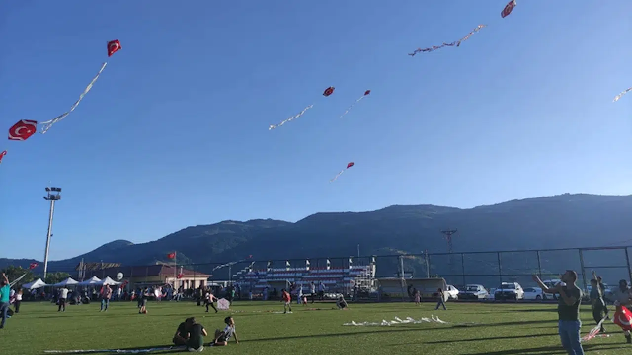 Oğuzlar'da yaz Kur'an kursları öncesi uçurtma şenliği yapıldı