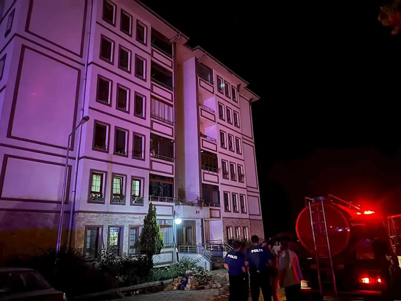 Karabük'te apartman dairesinde çıkan yangın söndürüldü