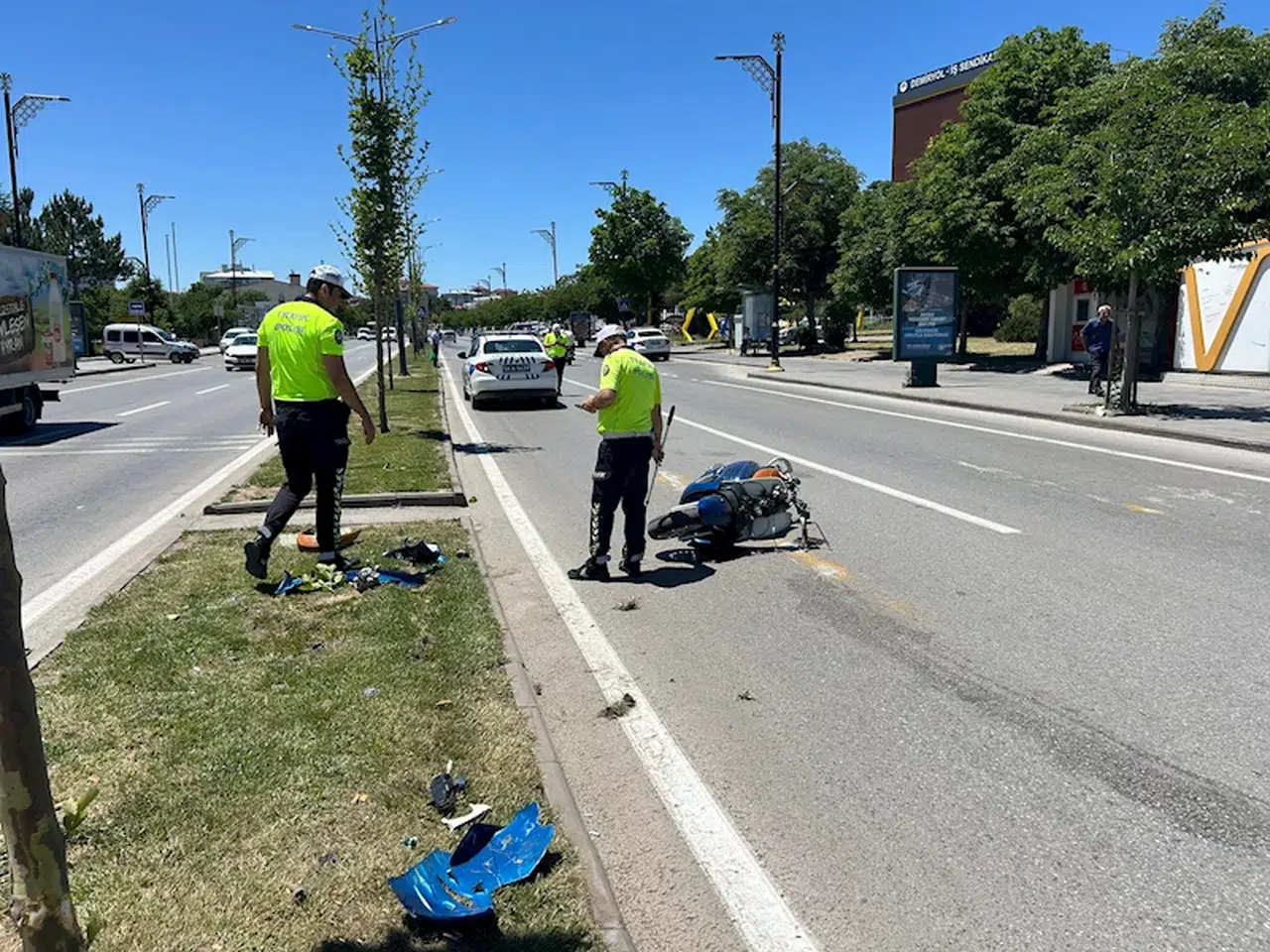 Sivas'ta aydınlatma direğine çarpan motosikletin sürücüsü öldü
