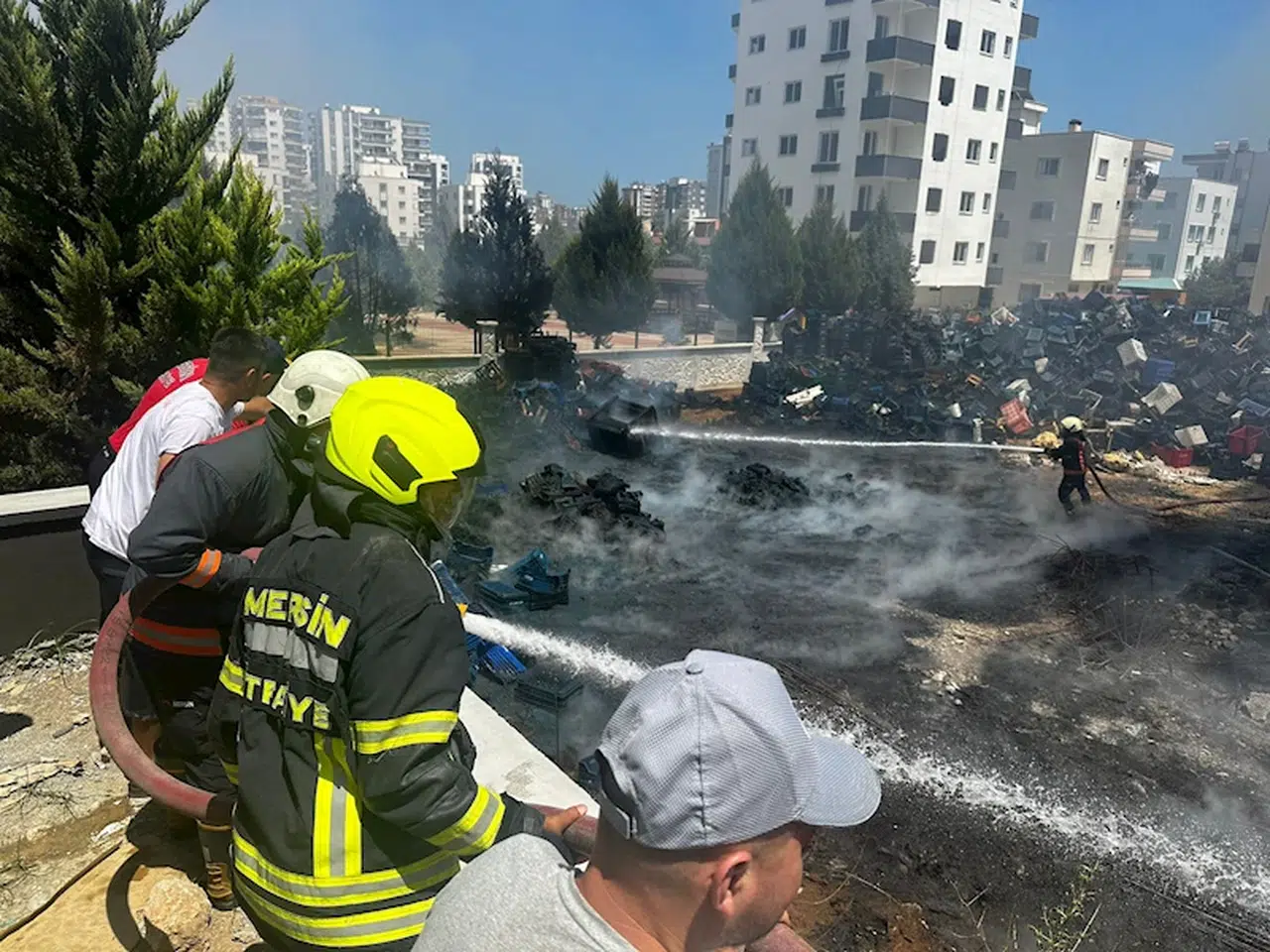 Mersin'de inşaatta çıkan yangın söndürüldü