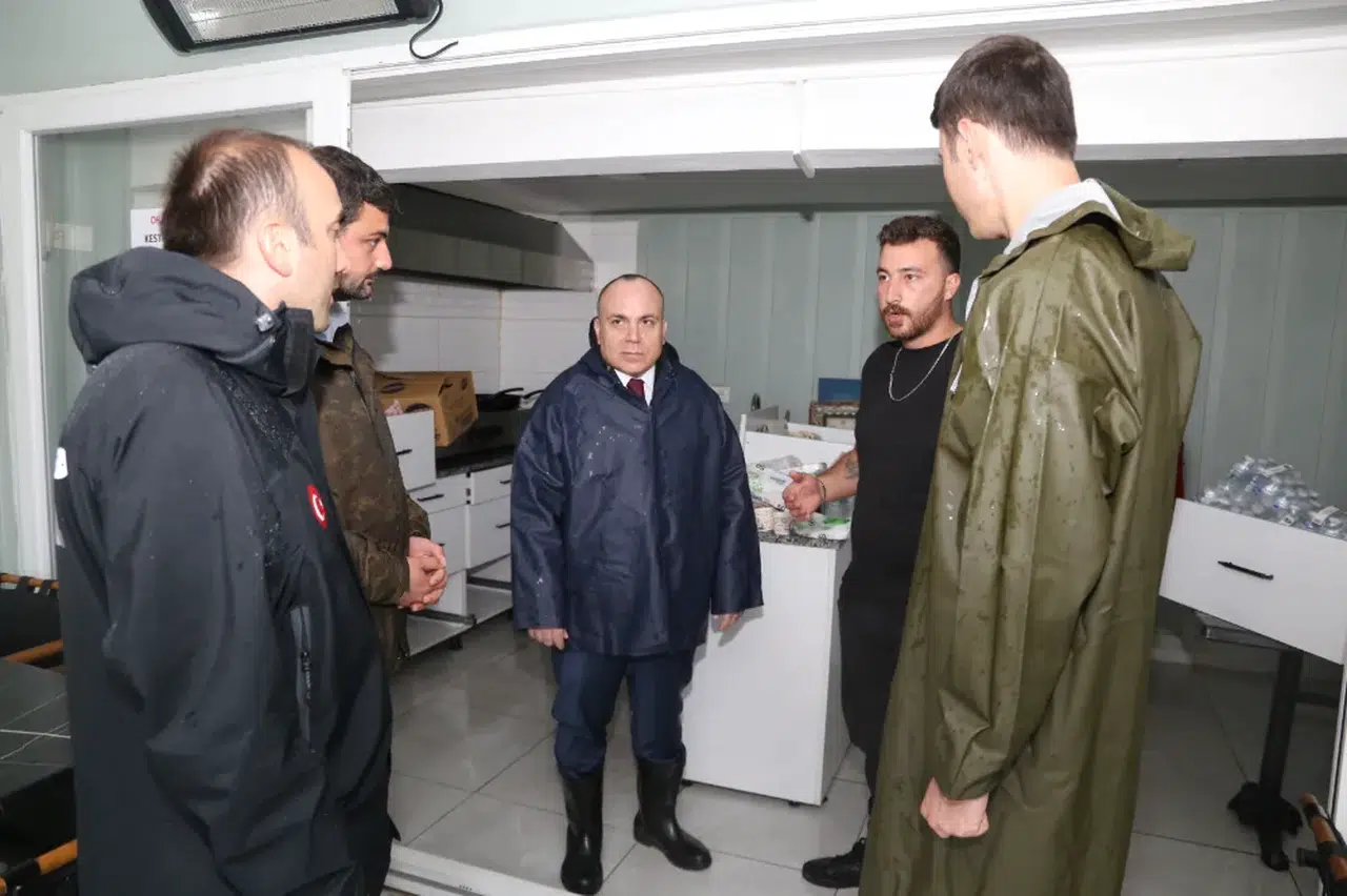 Arhavi’de Yoğun Yağışın Ardından Belediye Ekipleri Sahada