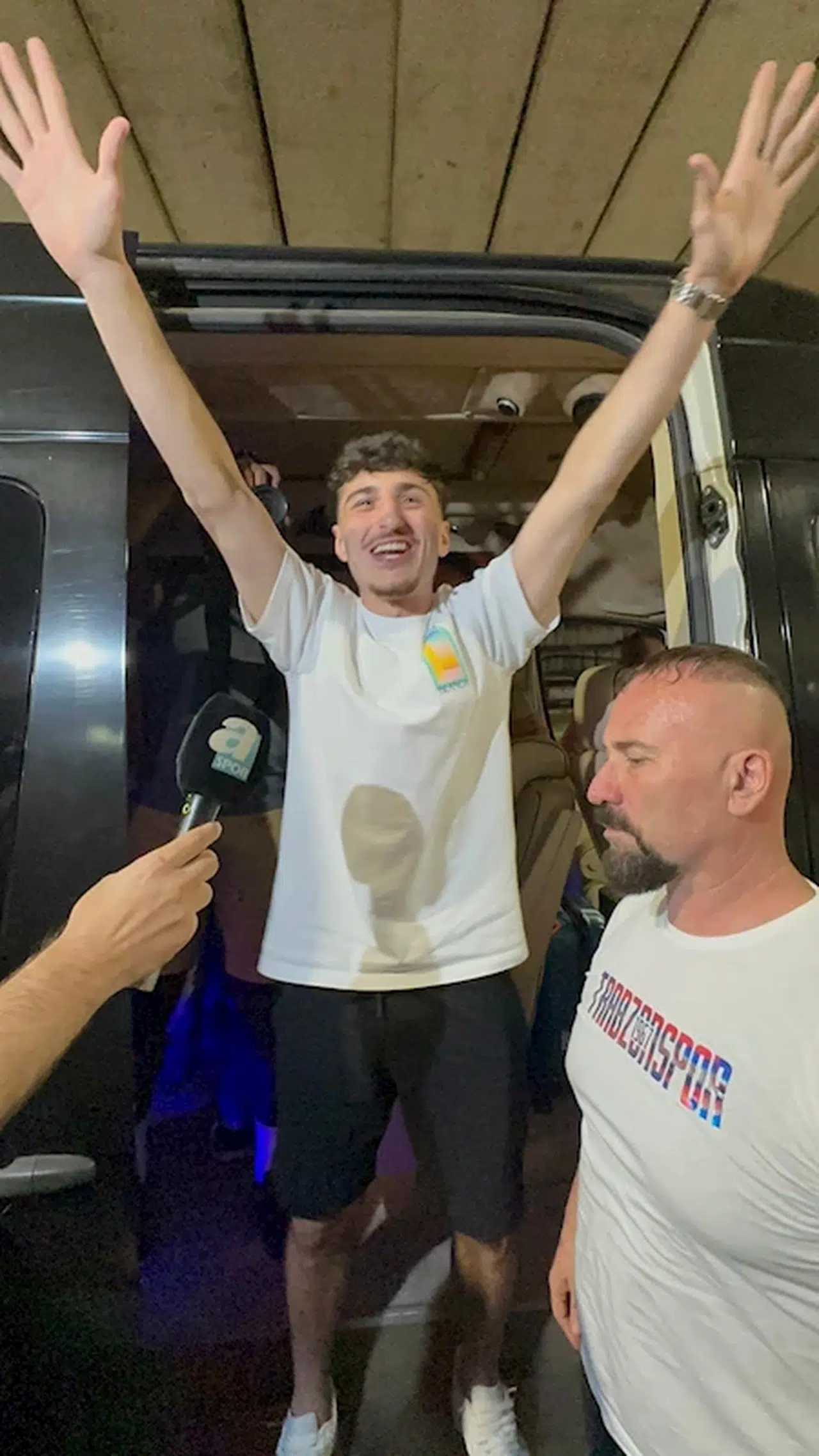 Trabzonspor’un yeni transferi Cihan Çanak, Trabzon’a geldi