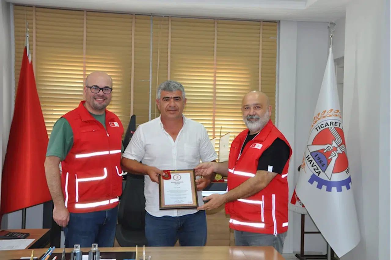 Türk Kızılaydan Havza TSO Başkanı Acar'a kan bağışı dolayısıyla madalya