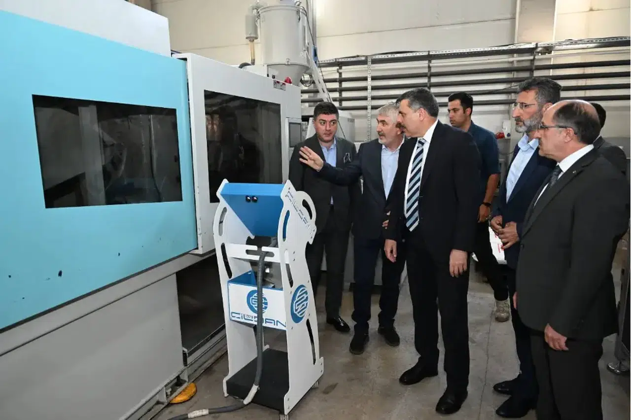 Erzurum Valisi Mustafa Çiftçi, ERKO Plastik Fabrikası'nı Ziyaret Etti