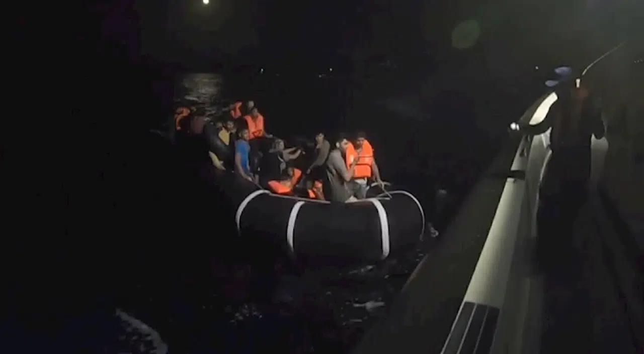 ÇANAKKALE'de Yunanistan'ın geri ittiği 34 göçmen kurtarıldı (VİDEO EKLENDİ) 