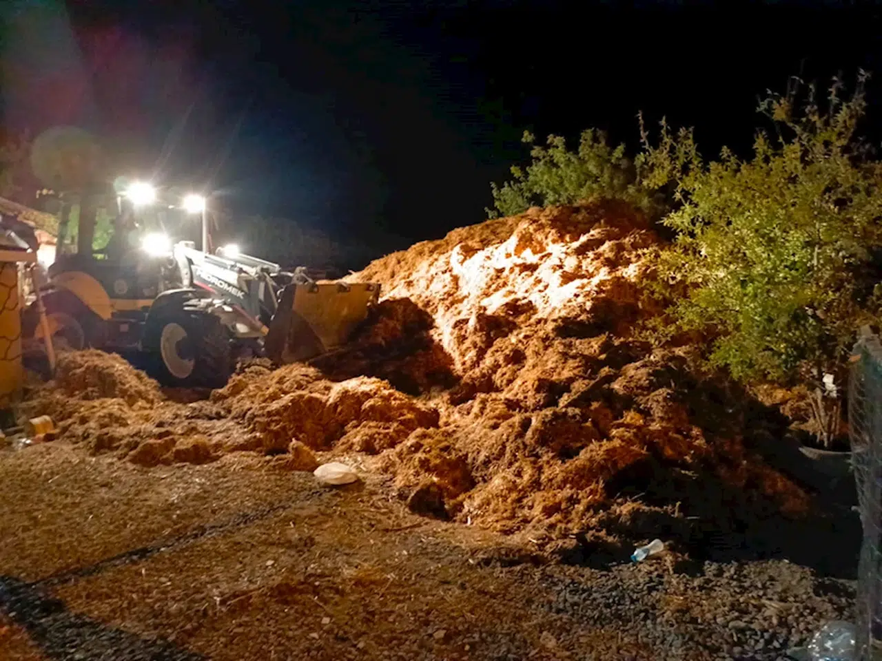 Edirne’de samanlık ve 800 saman balyası yandı