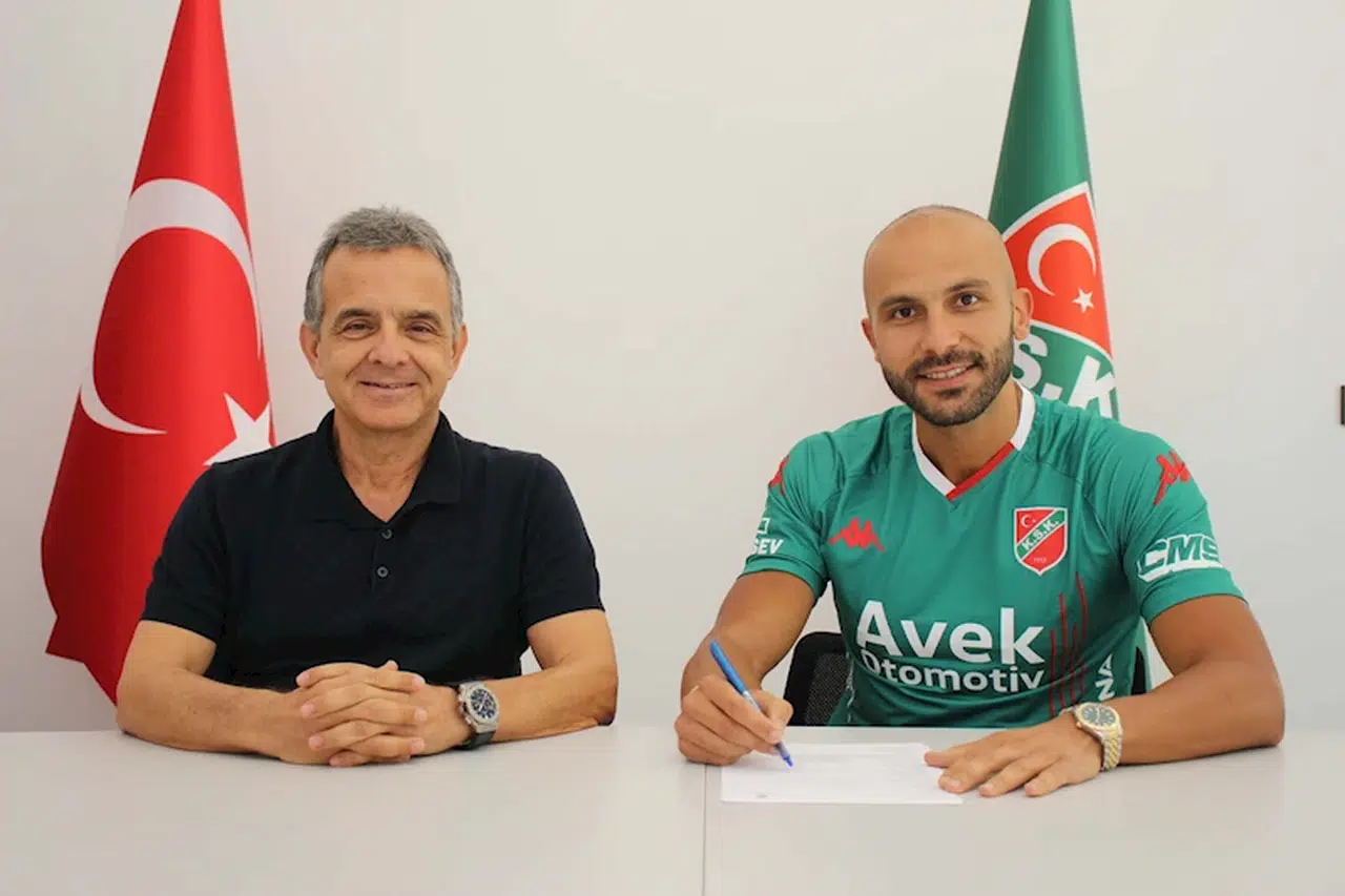 Karşıyaka'da İshak imzayı attı