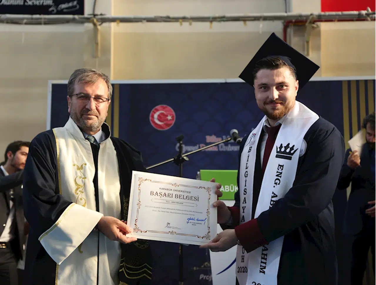 Karabük Üniversitesi öğrencisi Suriyeli ağabey kardeş, mühendislik fakültesini dereceyle bitirdi