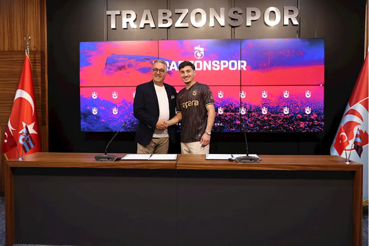 Trabzonspor'da yeni transfer Cihan Çanak için imza töreni düzenledi