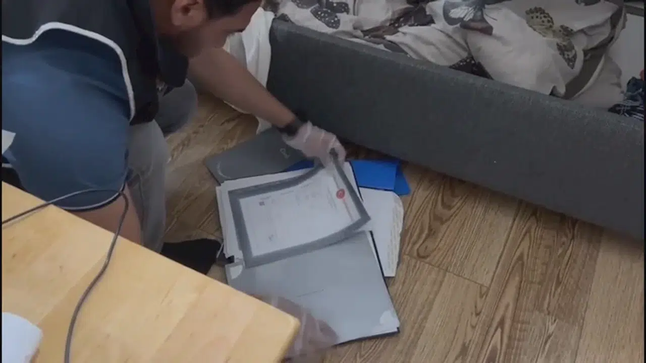 İstanbul- Kuyumcuymuş gibi işlem yaparak komisyon karşılığı 15 milyar para çektiler