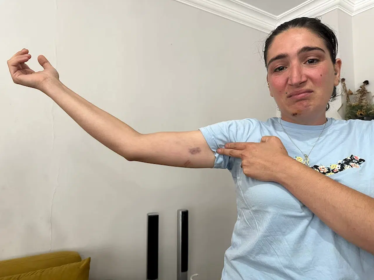 Yakınlarının boşanmasından sorumlu tuttukları kadının iş yerine saldıran gruptaki 2 kişi yakalandı