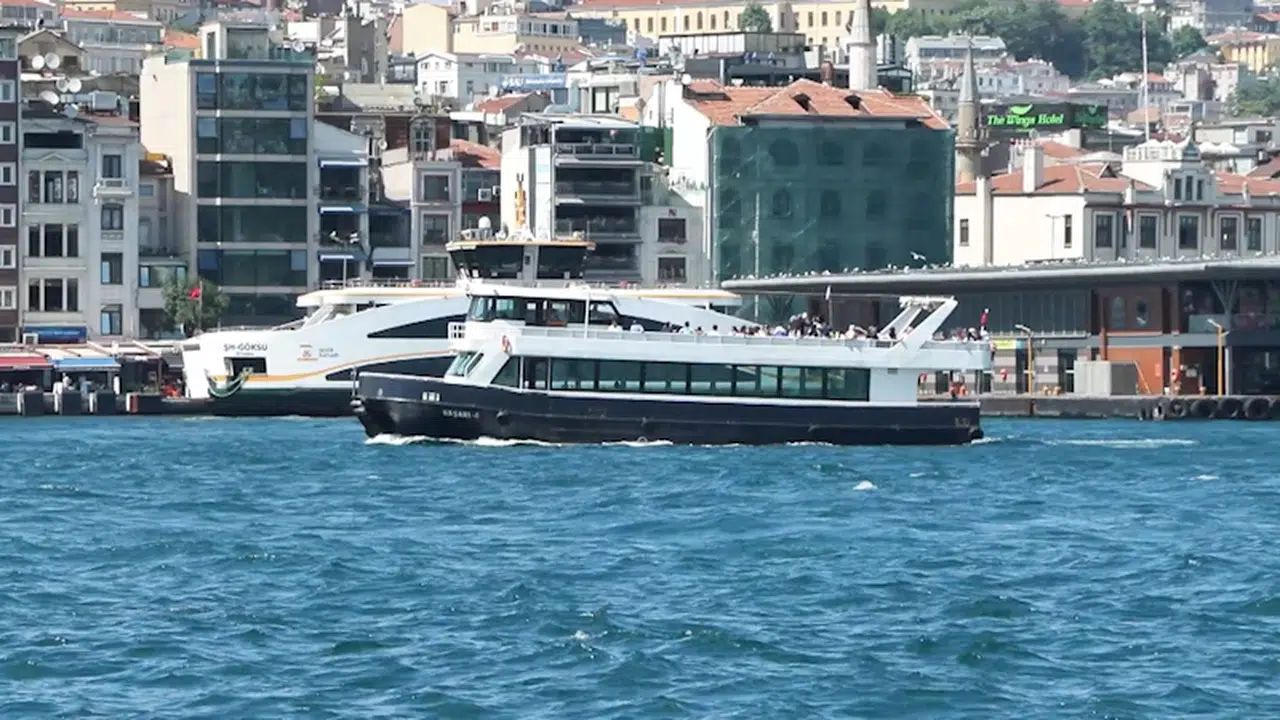 İstanbul - Boğaz turunda yabancı turist tarifesi: Eminönü'nde 150, Sultanahmet'te 3 bin 500