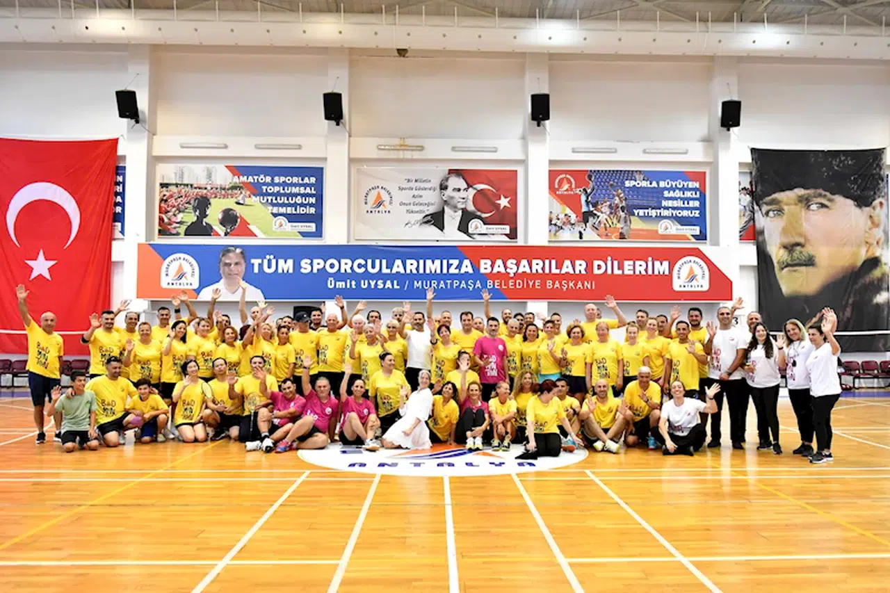 Veteranlar badminton şenliği başladı