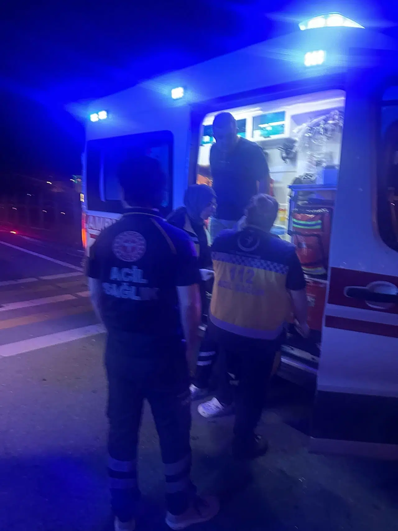 Rize'de ambulans ile otomobilin çarpıştığı kazada sağlık personeli yaralandı
