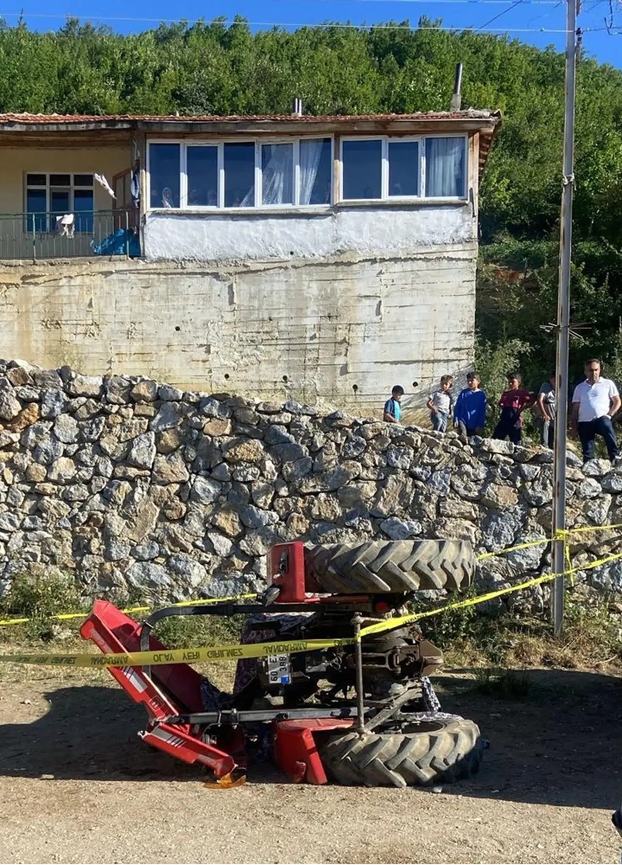 Tokat'ta devrilen traktördeki 1 çocuk öldü, 1 çocuk yaralandı 