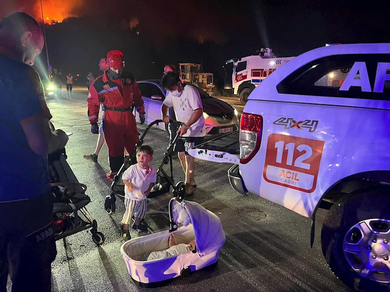 Selçuk'ta çıkan orman yangını Kuşadası'na da sıçradı/ Ek fotoğraflar