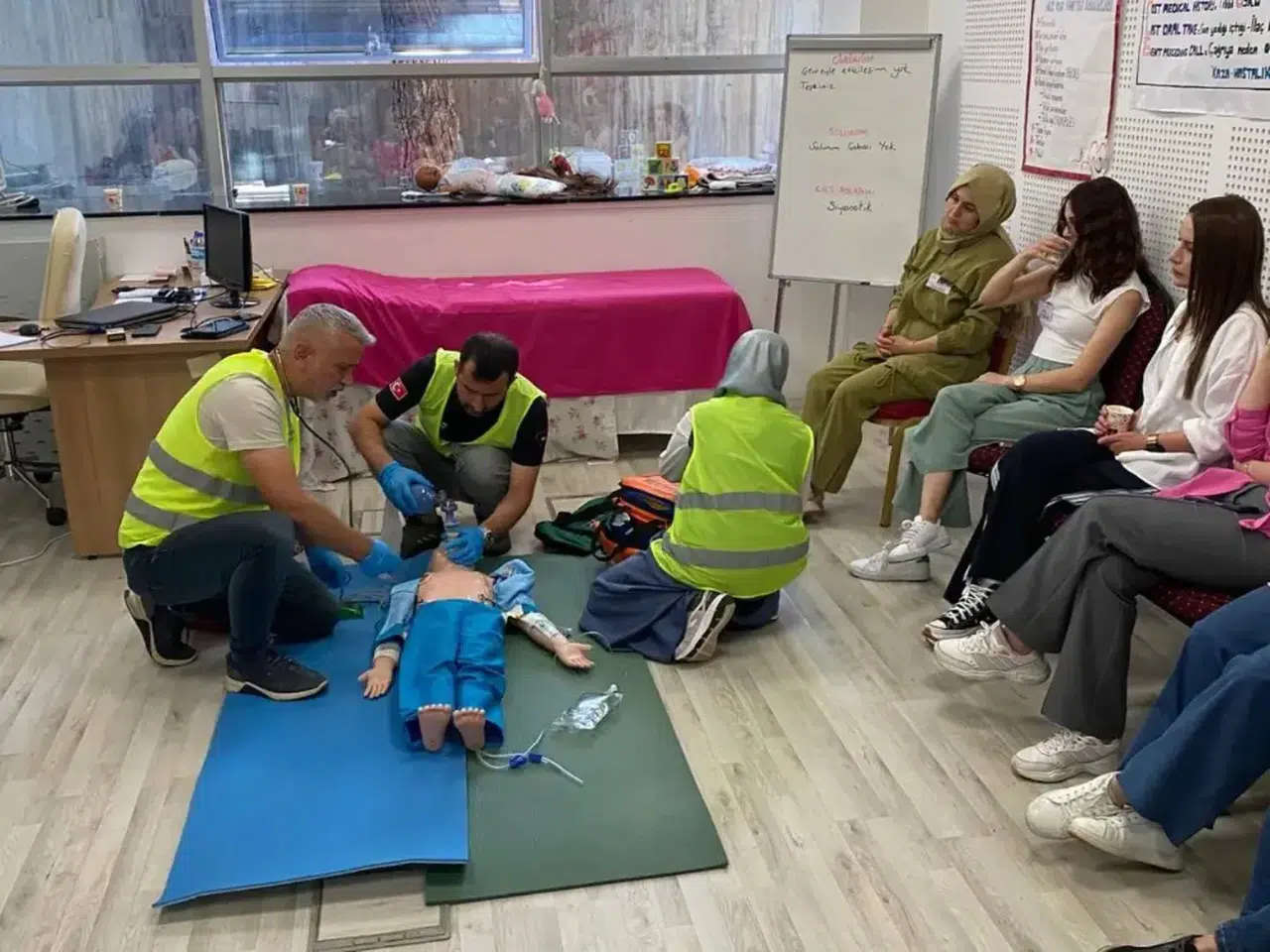 Trabzon'da Sağlık Personeline Özel Çocuklarda İleri Yaşam Desteği Eğitimi