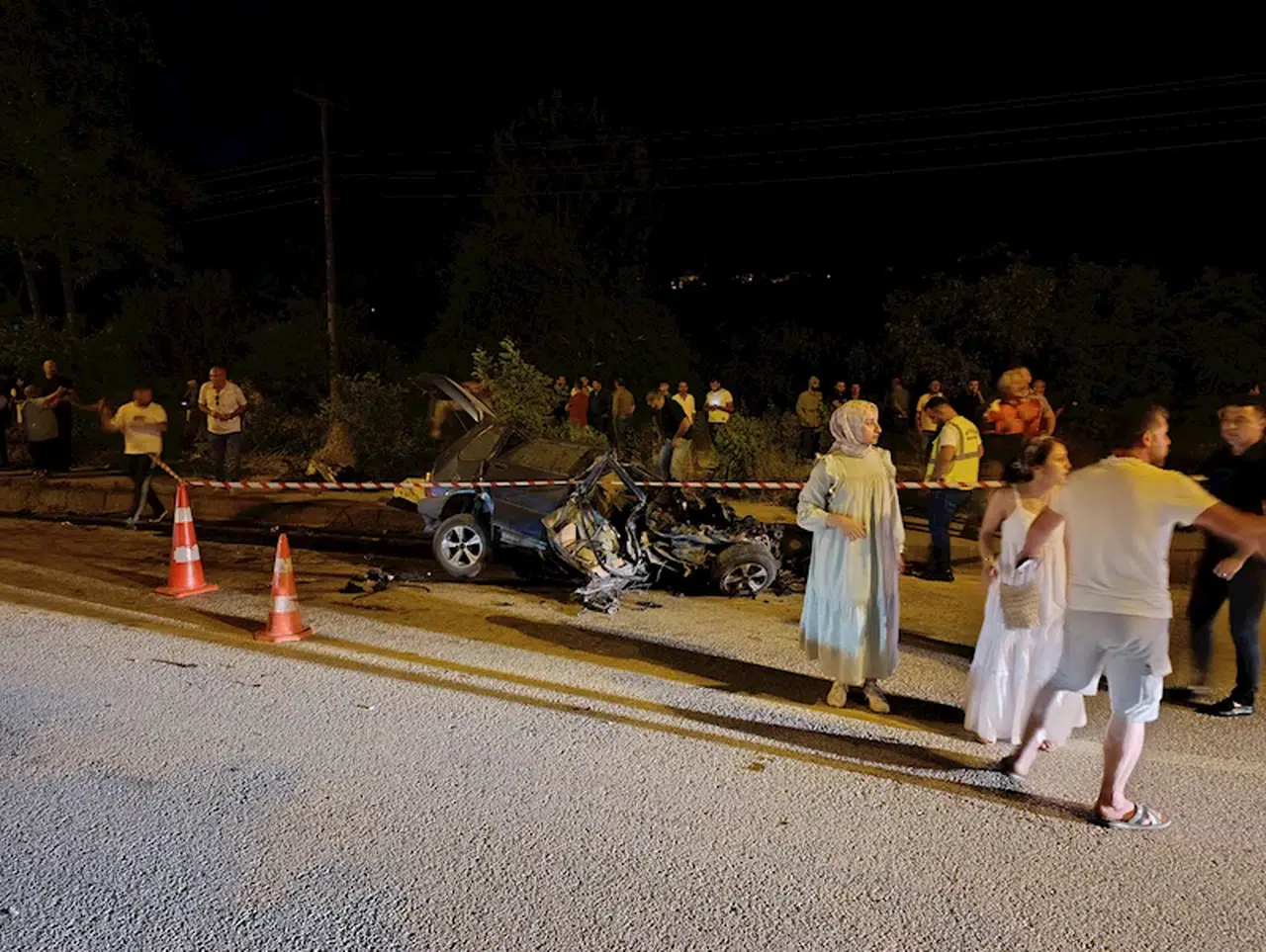 Düzce'de karşı şeride geçen beton mikseri, çarptığı otomobili hurdaya çevirdi: 1 ölü, 1 yaralı