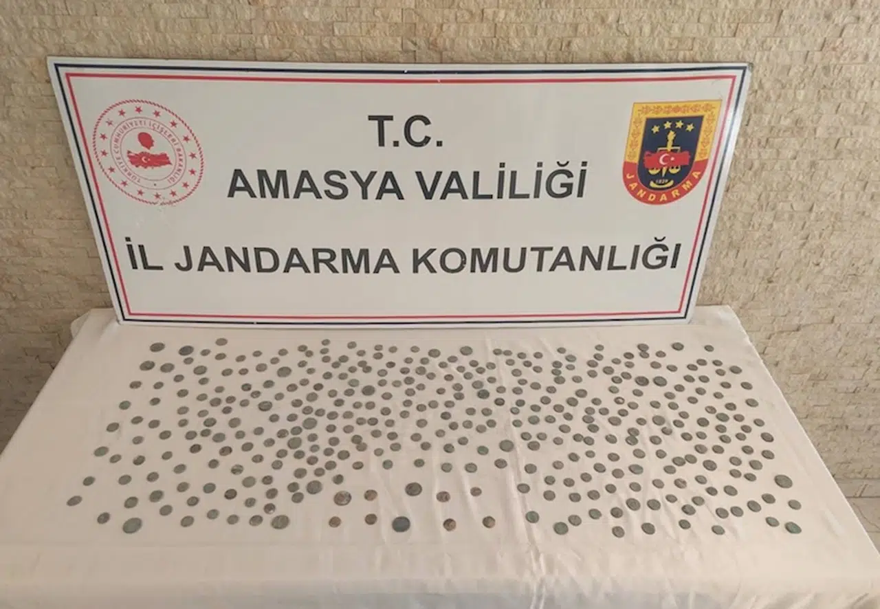Amasya'da Pontus Krallığı dönemine ait 582 sikke ele geçirildi