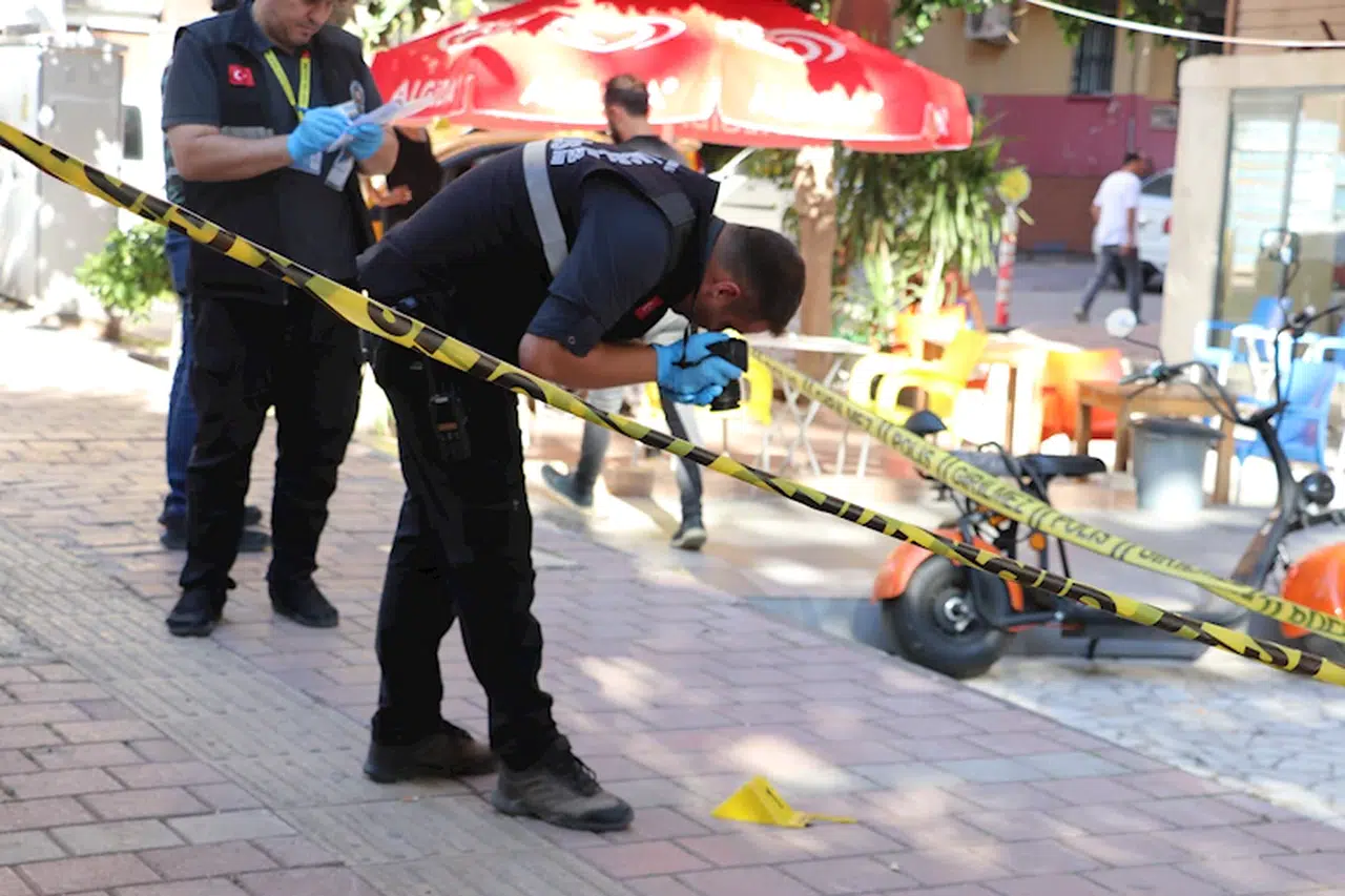 Mescitten çıktı, silahlı saldırıda ayağından yaralandı