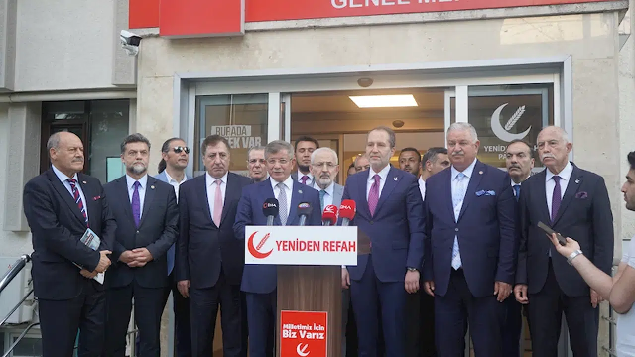 Davutoğlu: Hakkari'de kayyım atanması, seçimlerin hemen sonrasında son derece yanlış olmuştur