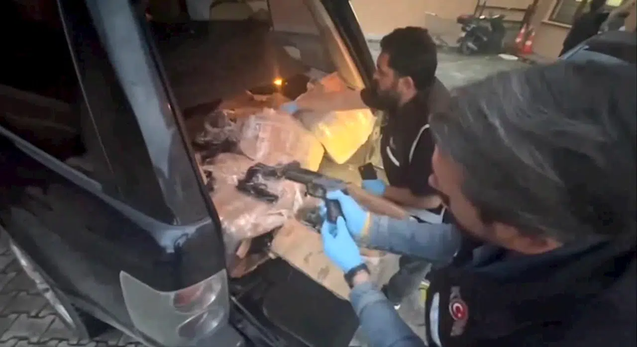 Konya'da 'Mercek-20' operasyonunda 225 ruhsatsız tabanca ele geçirildi