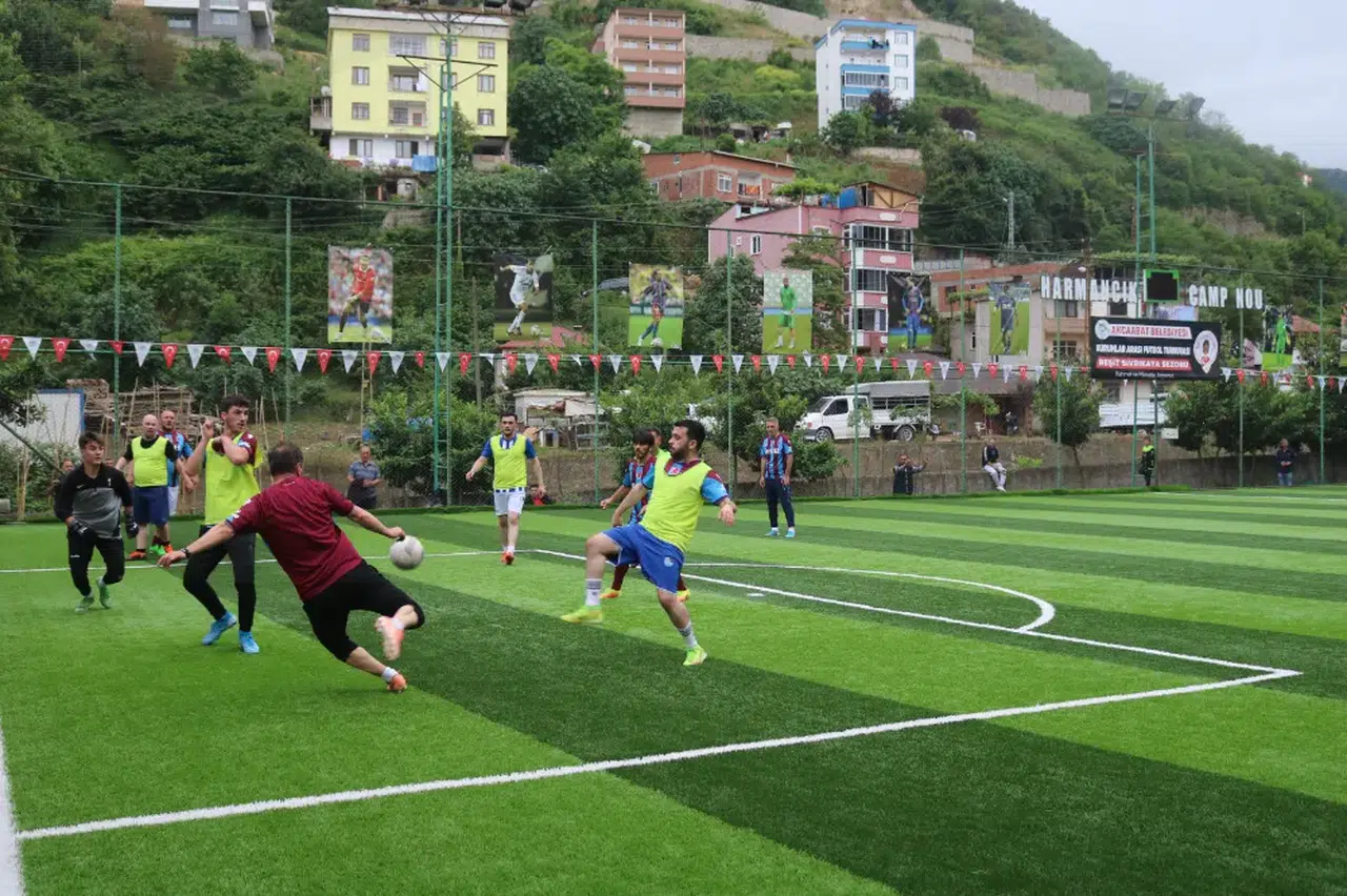 Akçaabat Belediyesi'nin Düzenlediği Kurumlar Arası Futbol Turnuvasında Çeyrek Final Heyecanı Dorukta
