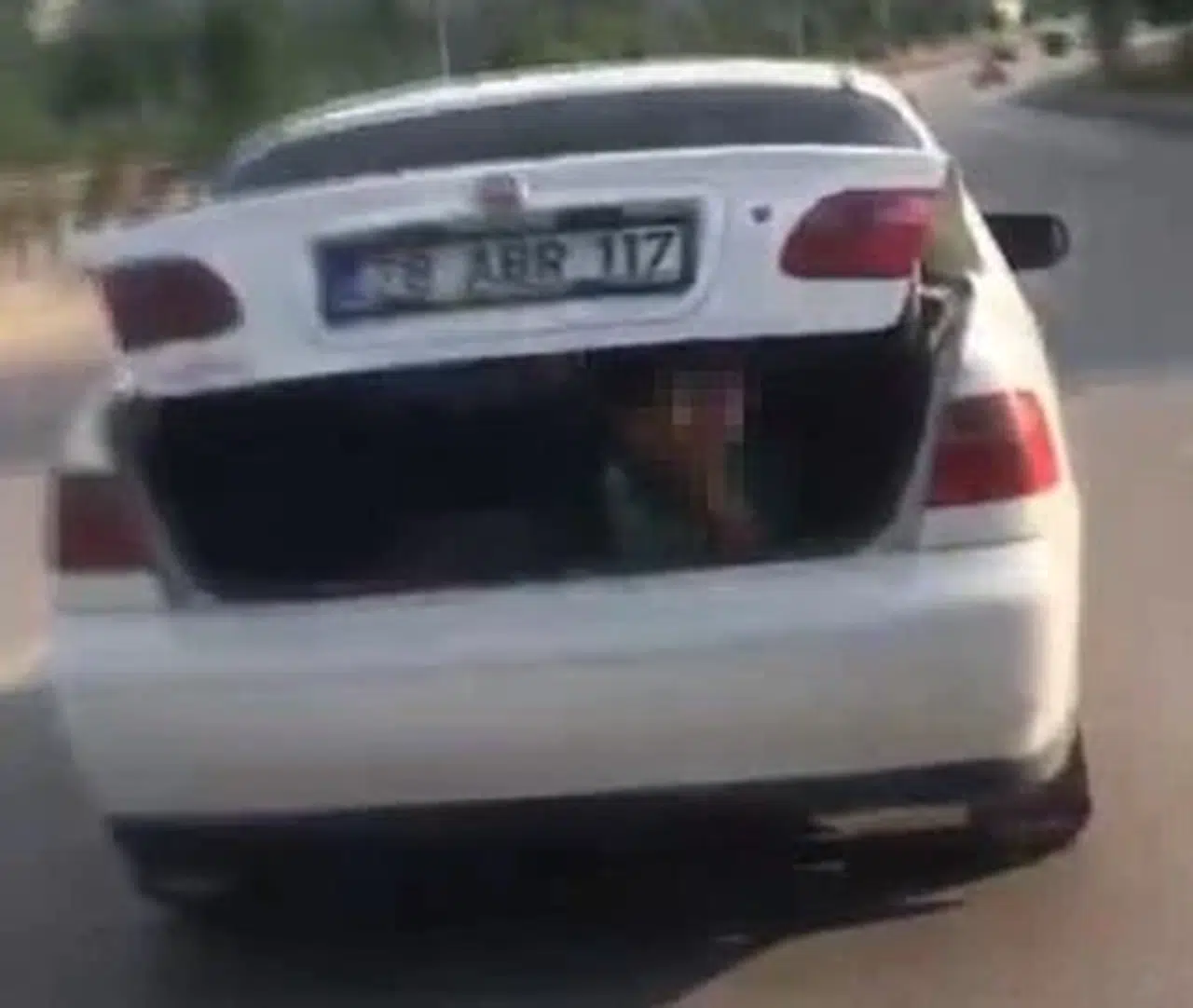 Karabük'te çocuğun bagajda tehlikeli yolculuğu kamerada