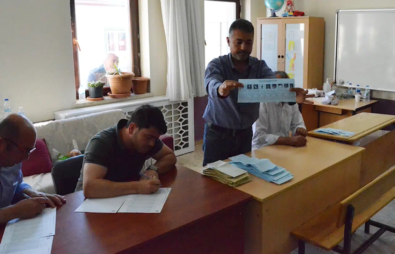 Aksaray'da 1 ilçe ile 1 beldede seçmenler oy kullandı: İlçede AK Parti, beldede MHP kazandı (2)