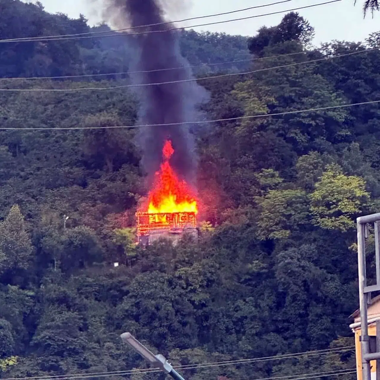 Ordu'da ahşap ev alev alev yandı