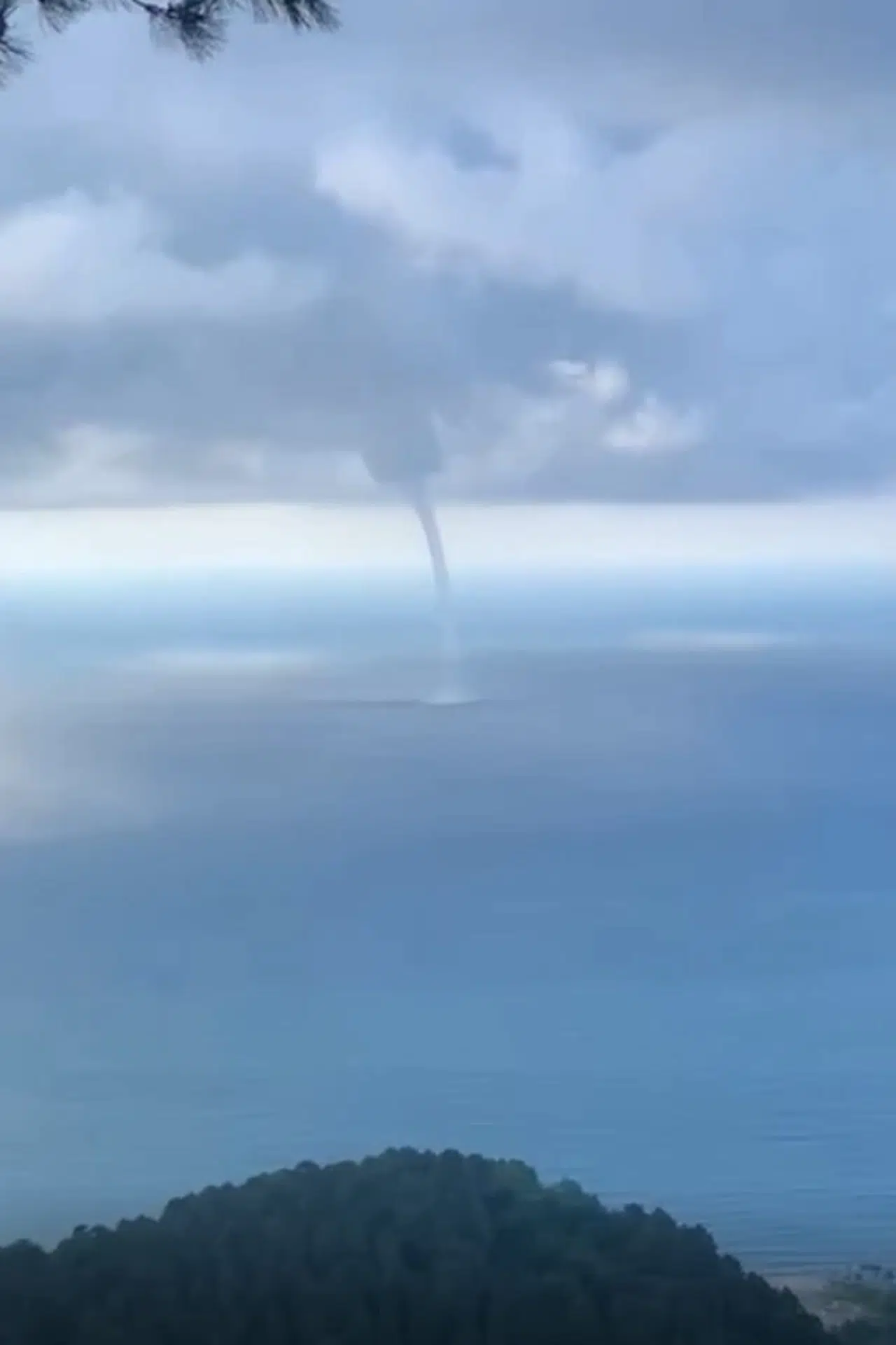 Ordu'da denizde çıkan hortum görüntülendi