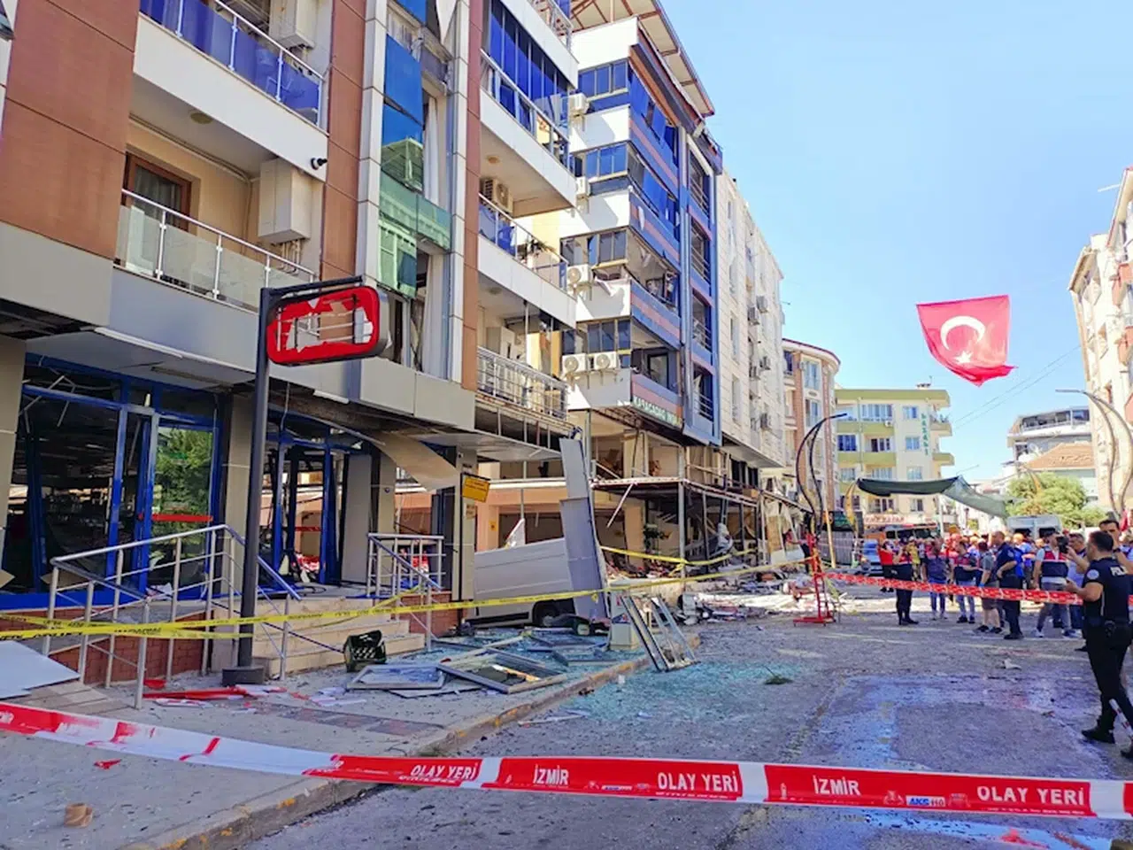 İzmir'de şırdancıda patlama: 4 ölü, 35 yaralı (3)- Yeniden