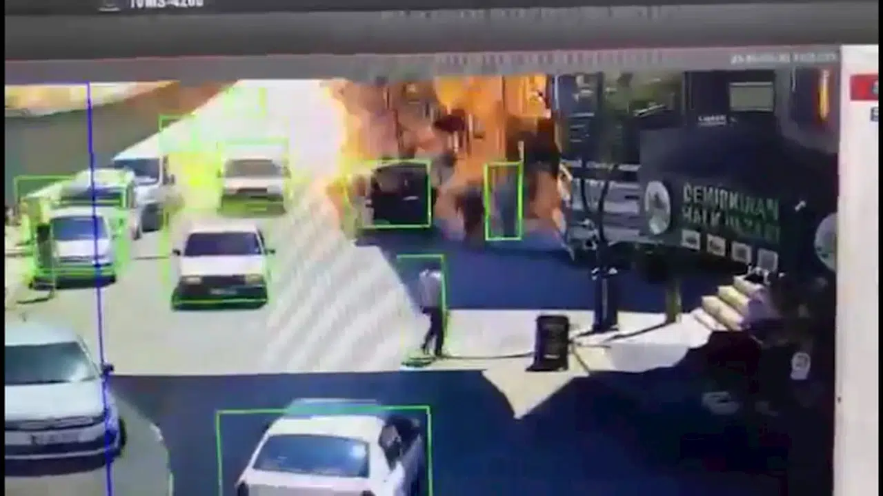 İzmir'de şırdancıda patlama: 4 ölü, 35 yaralı/ Ek Fotoğraflar