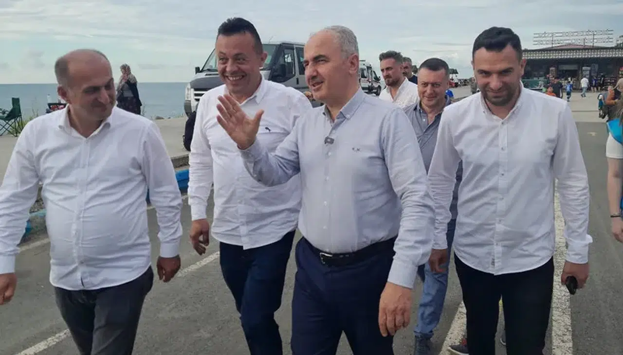 Başkan Metin Vatandaşlarla Sohbet Etti ve Çalışmalar Hakkında Bilgi Verdi