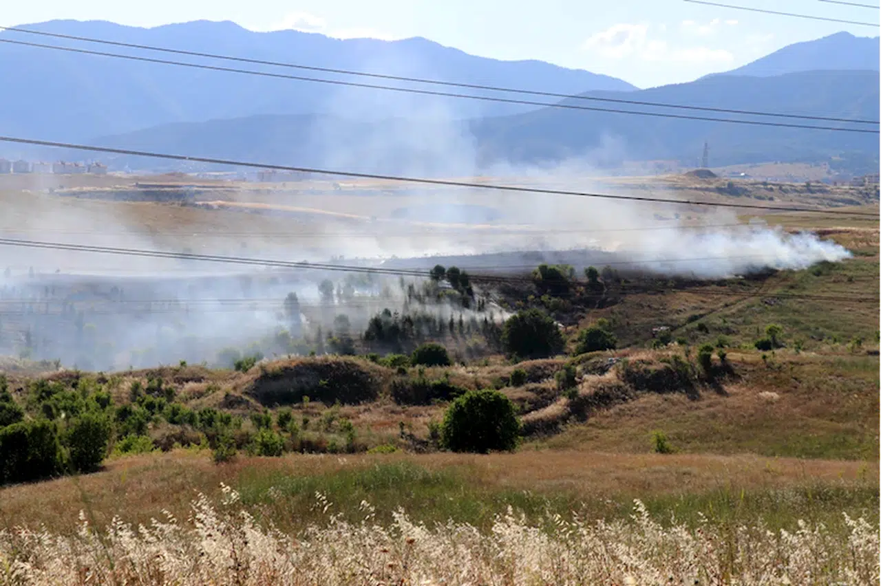 Karabük'te otluk ve ağaçlık alanda çıkan yangın söndürüldü