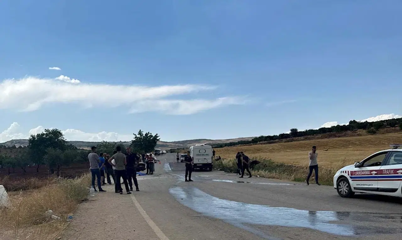 Gaziantep'te otomobil ile minibüs çarpıştı: 1 ölü, 5 yaralı