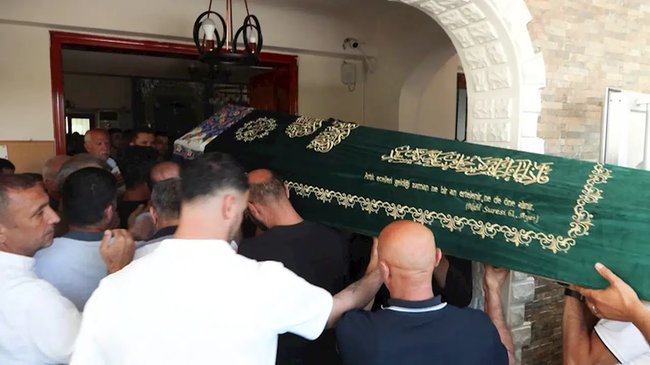 İstanbul-Avcılar'da kazada hayatını kaybeden Hazine Dülek son yolculuğuna uğurlandı